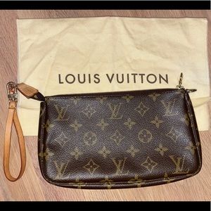 Louis Vuitton pochette accessories